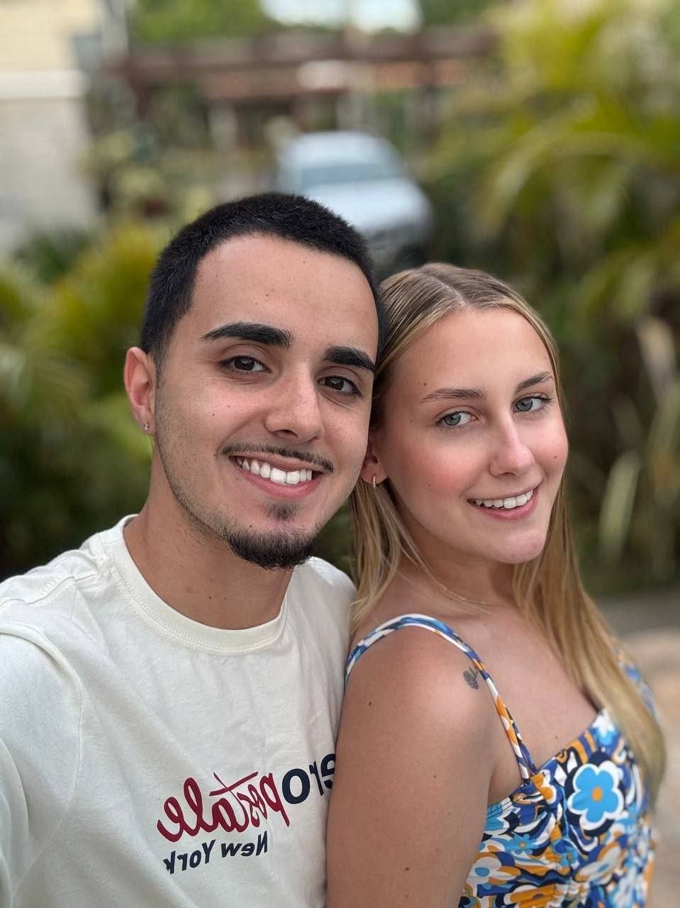 Loira gata vazou dando de quatro