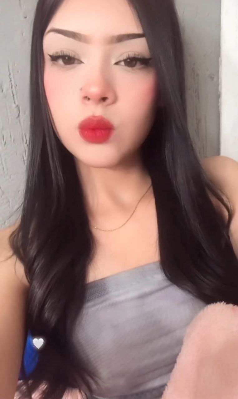 Novinha pagando boquete